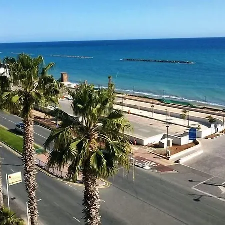 Pigeon アパートホテル リマソール