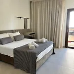 Pigeon Apartahotel Limassol