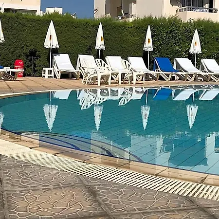 Pigeon Aparthotel