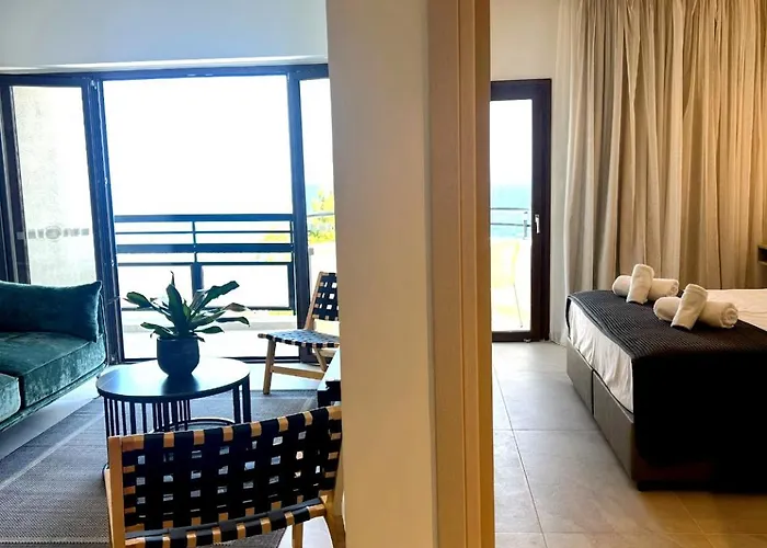 Pigeon Aparthotel Lemesos