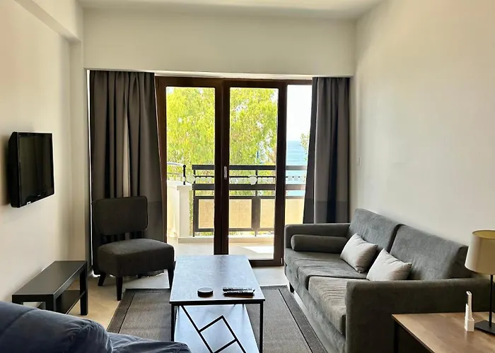 Pigeon Aparthotel 4*