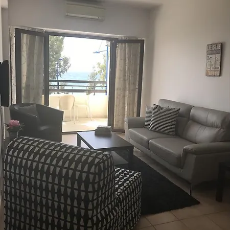 Pigeon מלון דירות לימסול