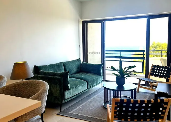 Pigeon 4* Λεμεσός